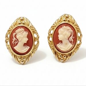 Vintage Cameo Stud Earrings Gold Tone Coral Cream Oval
